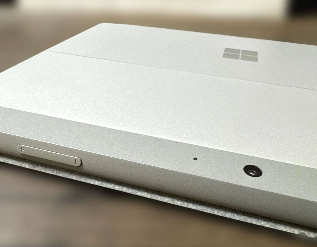 Surface Go (128GB/8GB) & タイプ カバー (プラチナ)