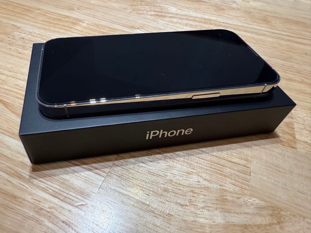 美品　512GB iPhone 13 Proシルバー 本体