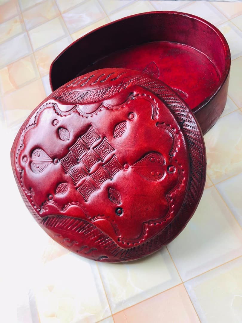 【アフリカ工芸品】皮製ボックス