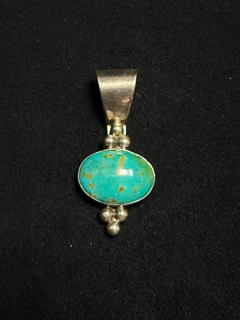 ナバホ族ターコイズシルバーペンダント　作家P.K. Benally