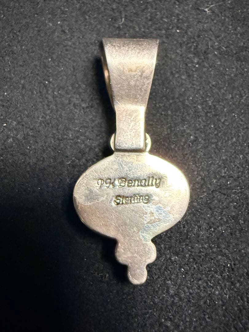 ナバホ族ターコイズシルバーペンダント　作家P.K. Benally