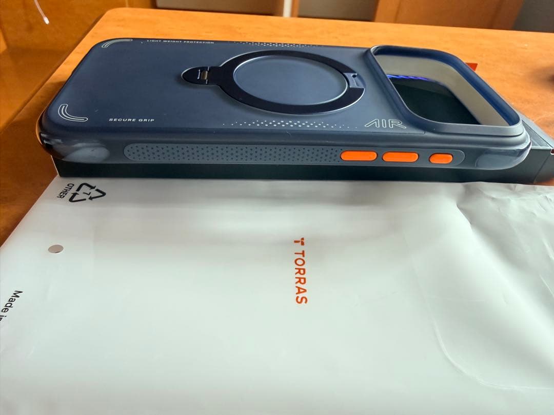 TORRAS Q3 AIR ダークブルー iPhone17 pro maxケース