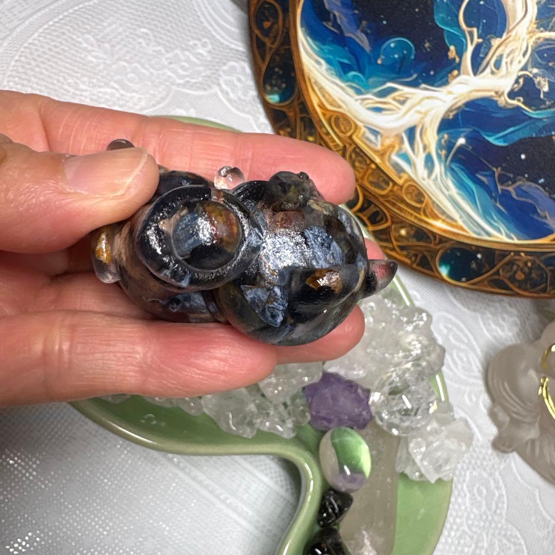 オルゴナイト 元宝を持った小さな猫さん ピーターサイト