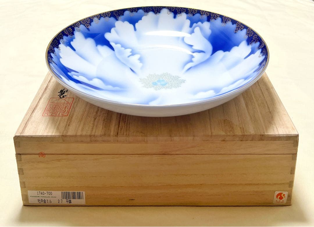 新品　美術有田焼　宮内庁御用達　深川製磁　牡丹金ミル　27cm平鉢
