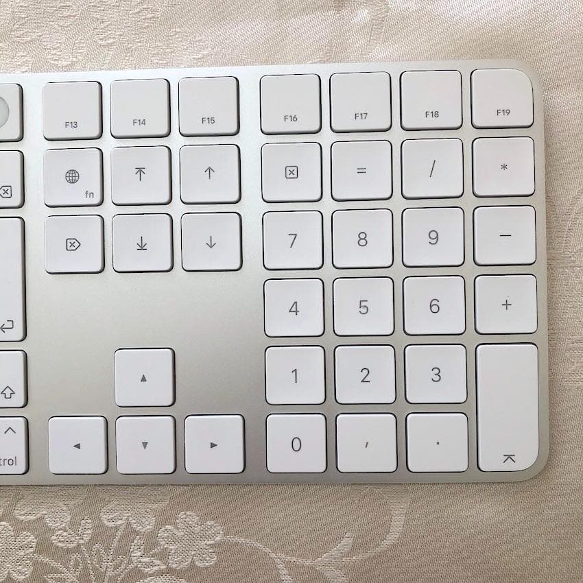 極上優良品｜Touch ID｜Magic Keyboard｜JIS｜テンキー