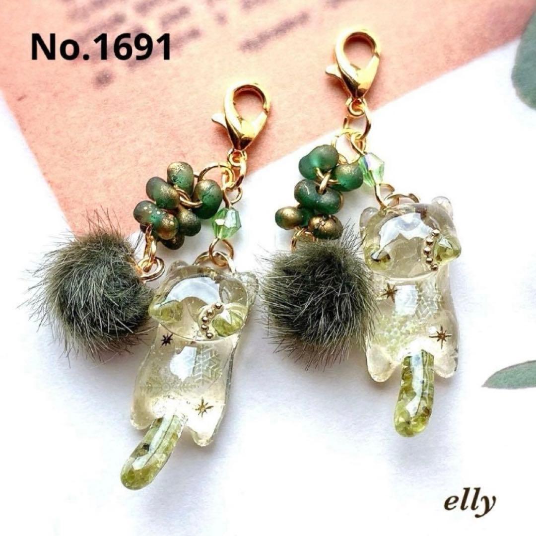 【ゆきゆっきー❄様】1660.天然石　和柄　じゃれ猫　レジン　キーホルダー