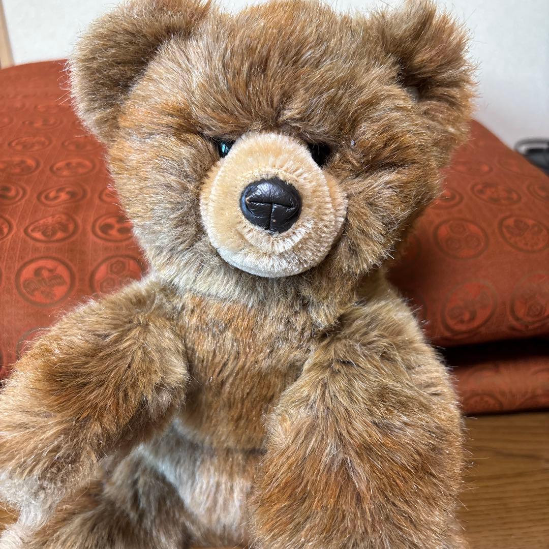 もはやアンティークになったSteiff のテディベア