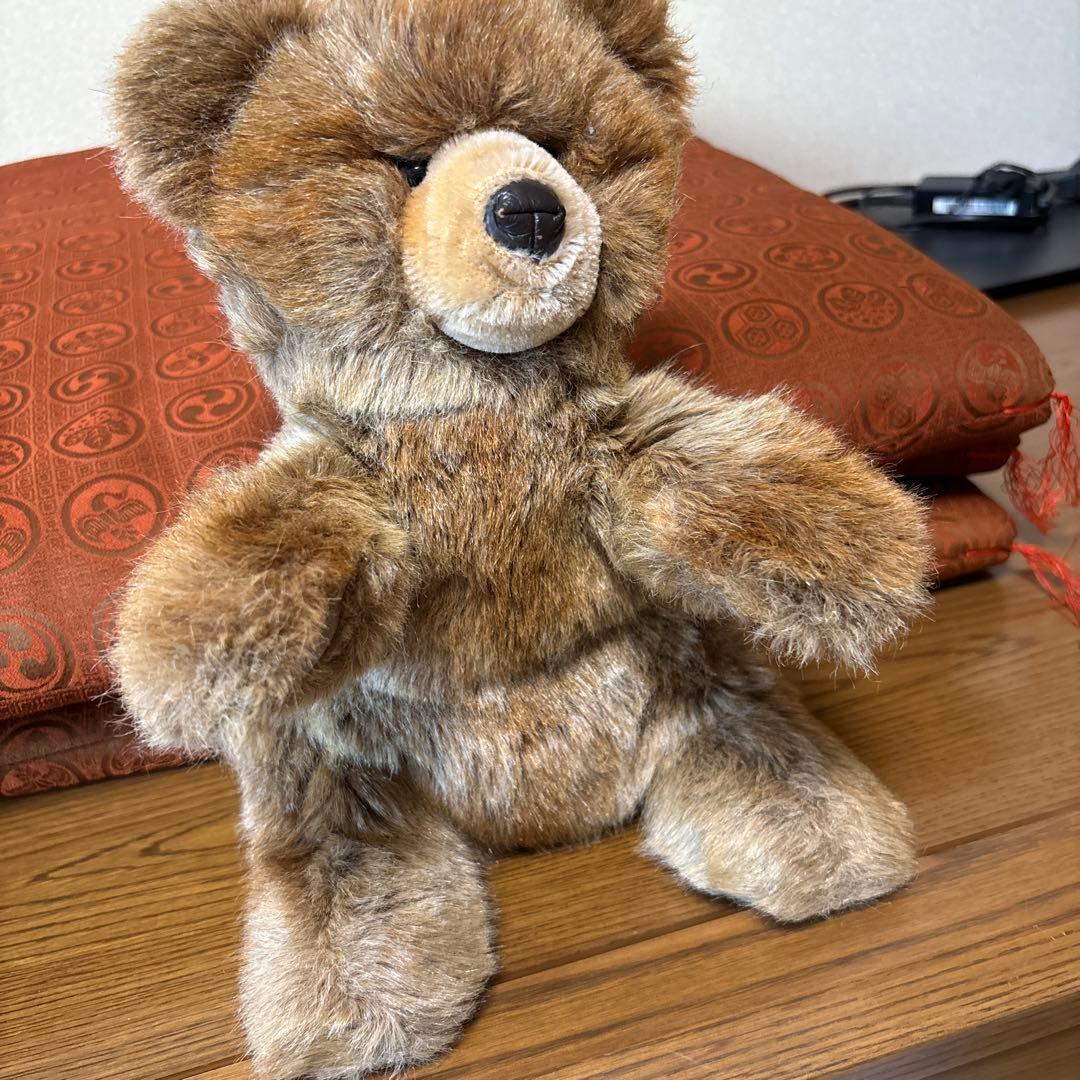 もはやアンティークになったSteiff のテディベア