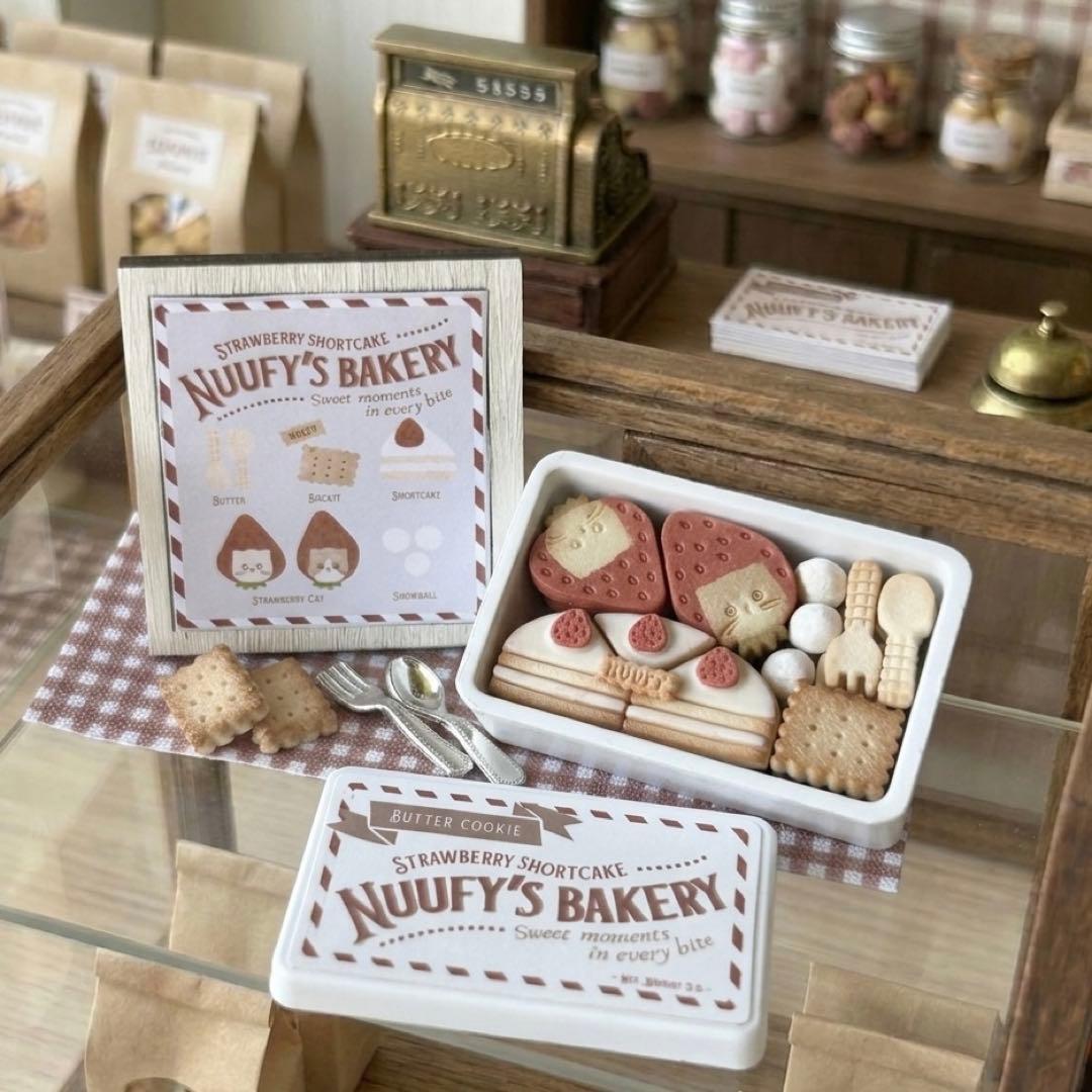 ミニチュアスイーツ 苺ネコのクッキー缶 シルバニアファミリーなどに