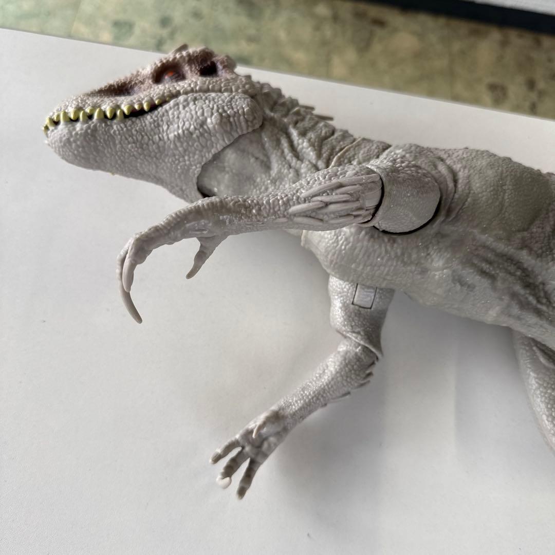 マテル　ジュラシックワールド　インドミナレックス