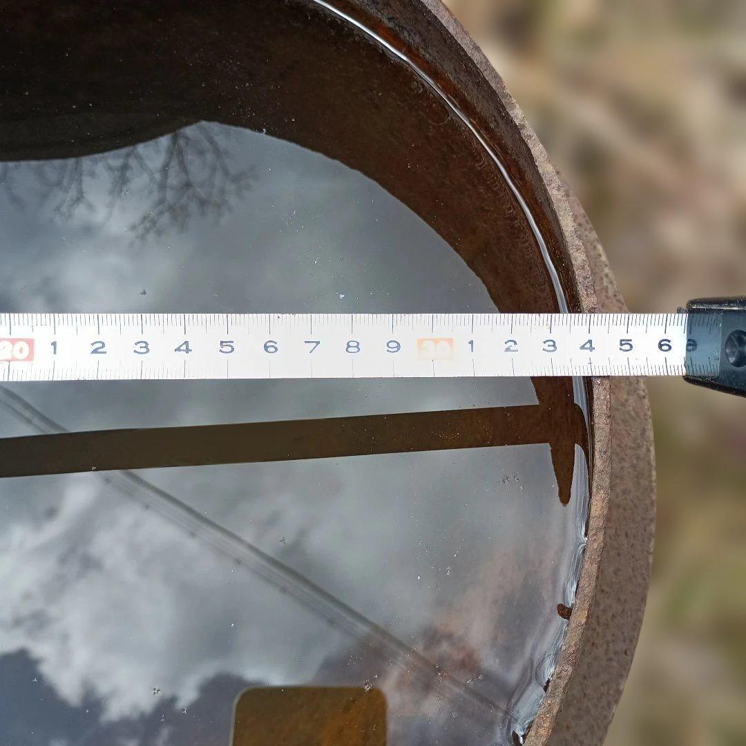 羽釜鉄製。５０㌢、高さ30㌢、水の入っている所は、３５㌢