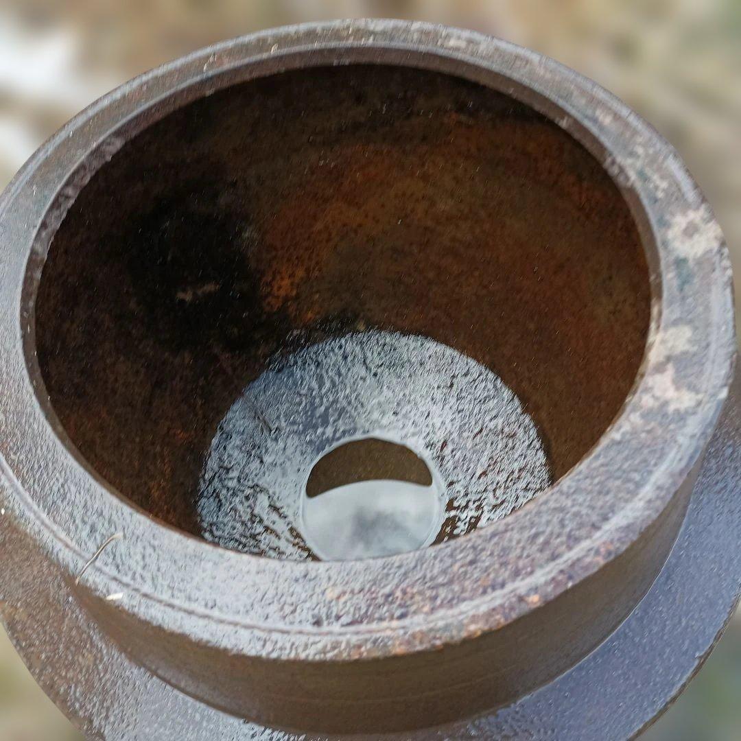 羽釜鉄製。５０㌢、高さ30㌢、水の入っている所は、３５㌢