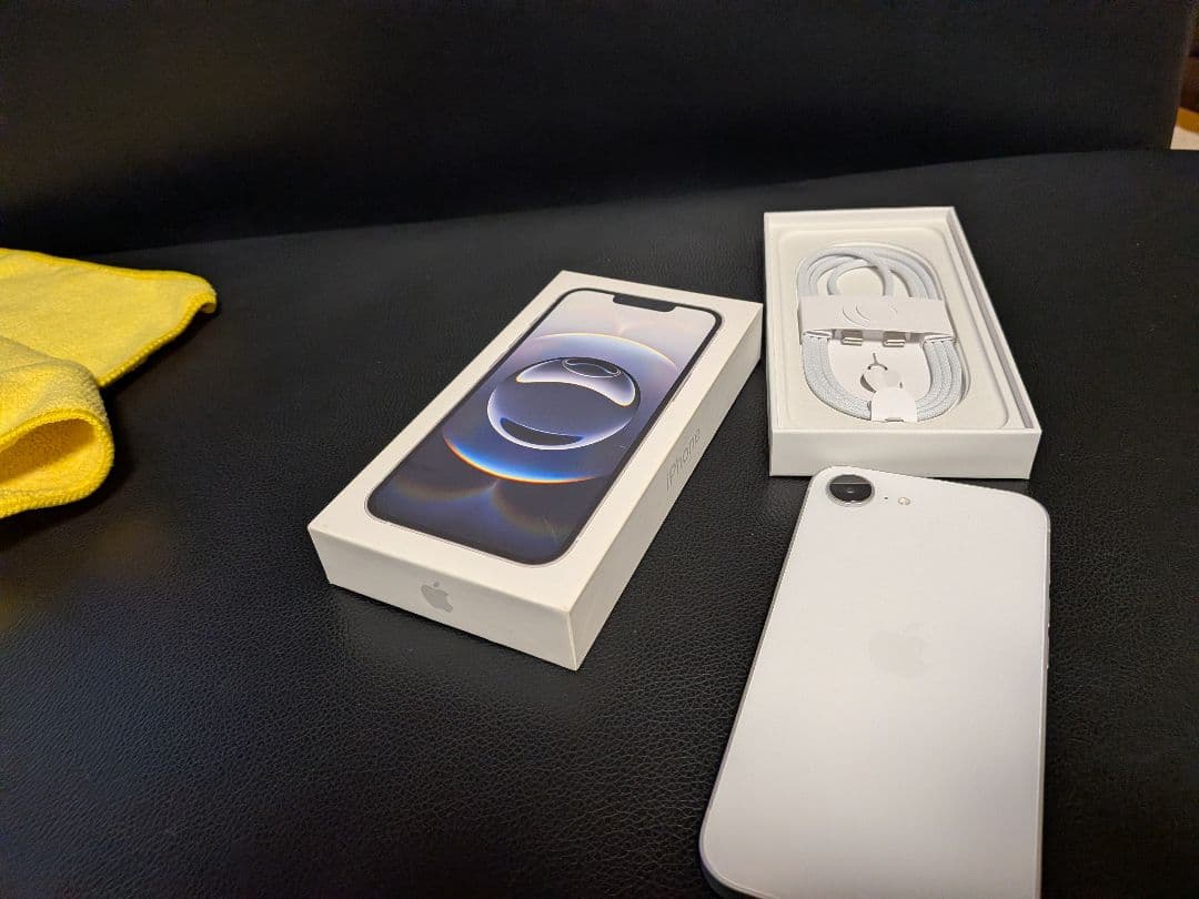 iPhone16e 256GBホワイト 美品