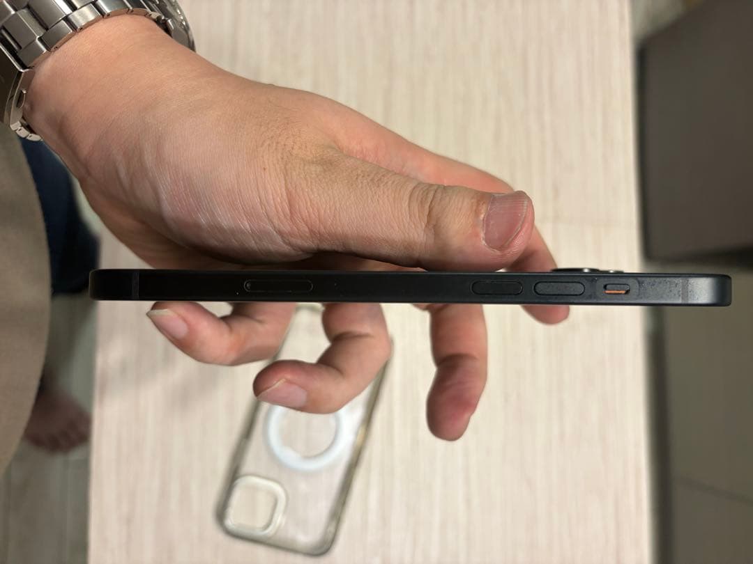 iPhone 15 Plus 256GB ブラック　美品