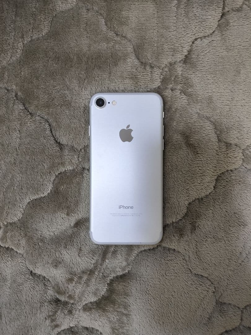 Apple iPhone 7 シルバー 4.7インチ 本体 32GB