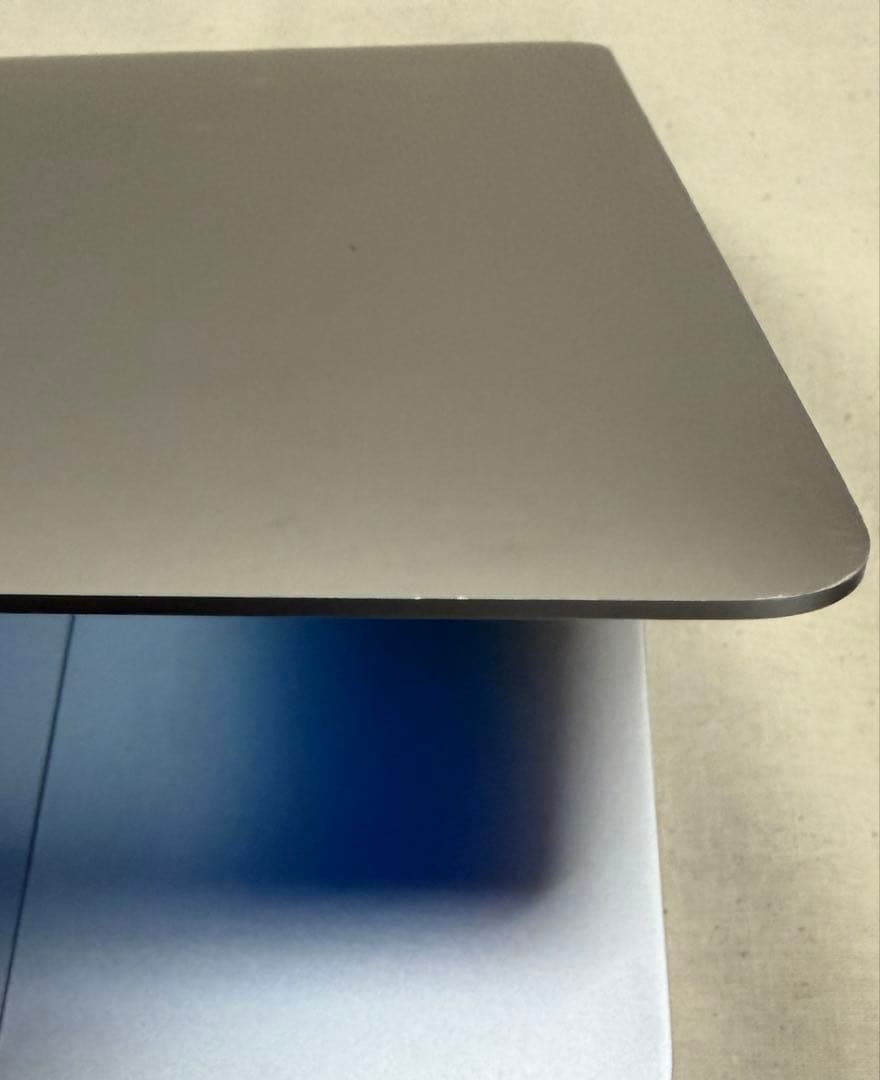 Macbook Air M1 (2020) 13インチ16GB 256GB UK