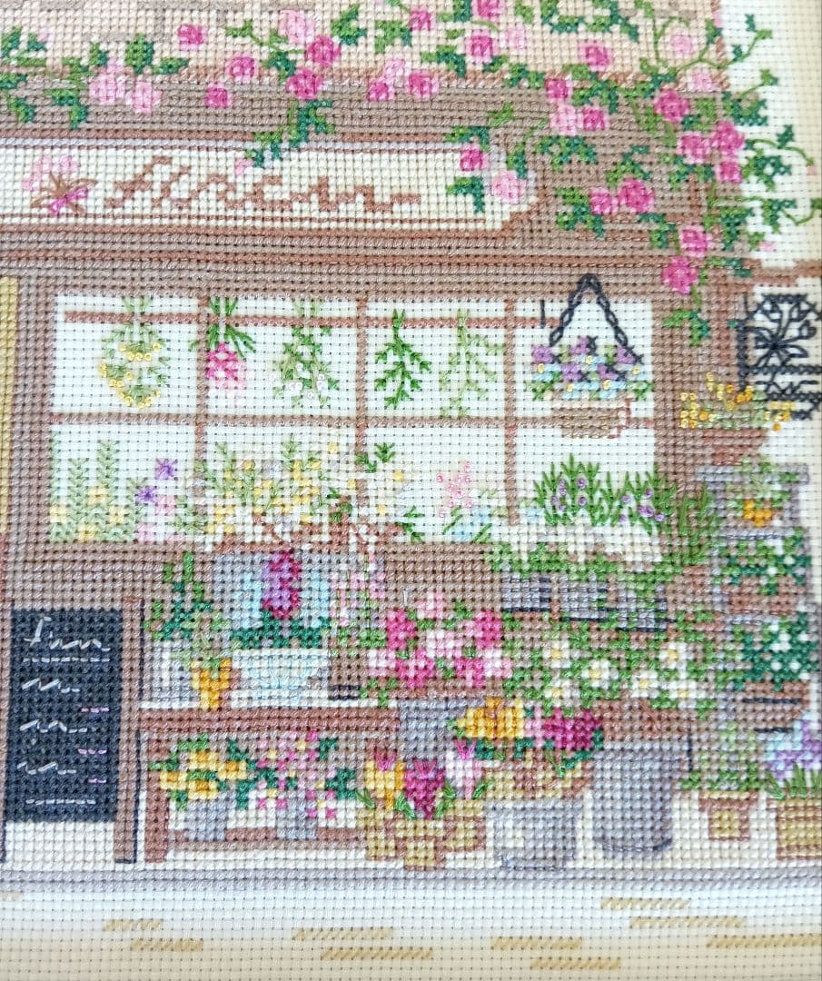 ホビーラホビーレクロスステッチ〈花のある街〉完成品