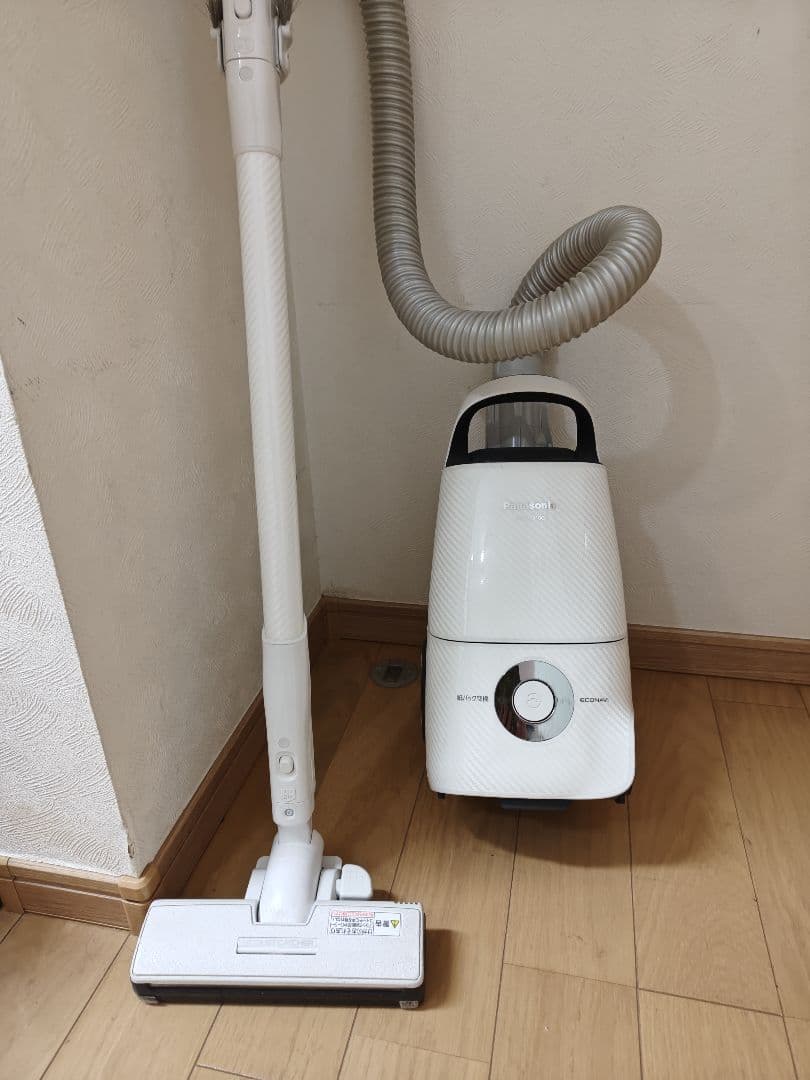 パナソニック紙パック式クリーナー小型軽量　MC-JP810G(W)　中古美品