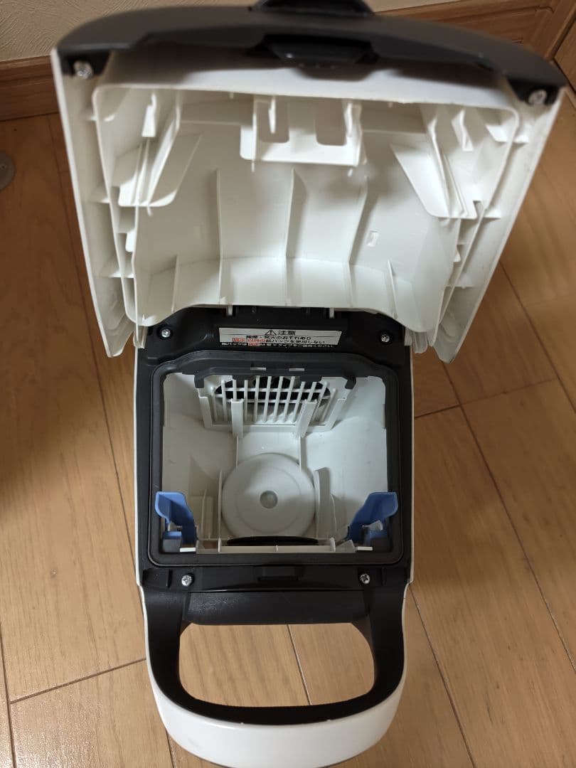 パナソニック紙パック式クリーナー小型軽量　MC-JP810G(W)　中古美品