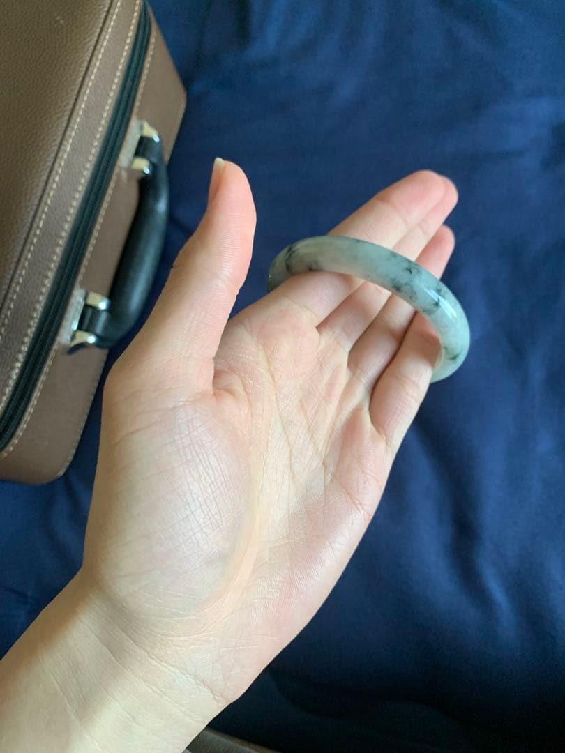 翡翠 バングル 緑色と白色