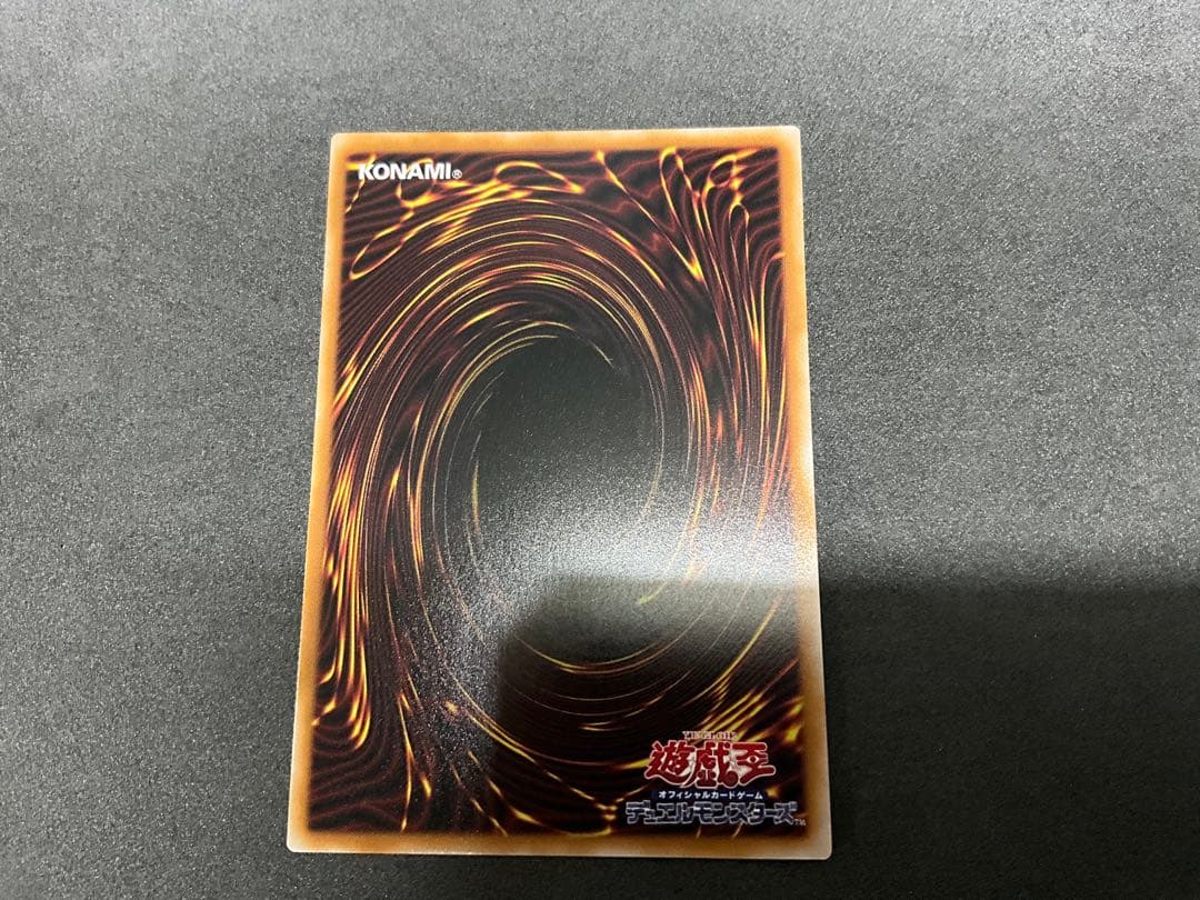 美品　遊戯王　王のしもべブラックマジシャン　プリズマ
