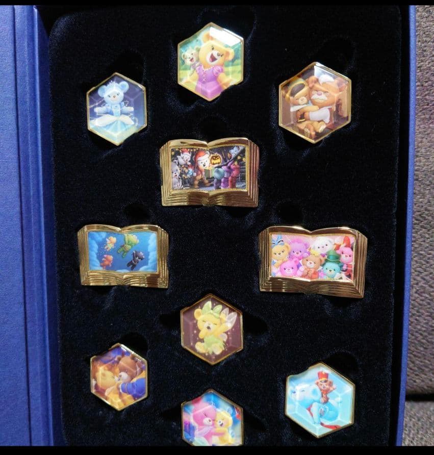 ユニベアシティ プリンセスユニベアシティ10周年　ピンバッチ＆コレクションブック