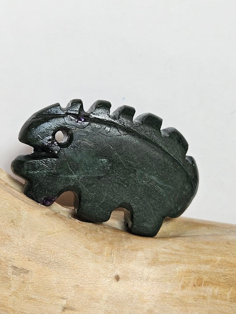 獣型は今年強くなる　　　　異形　獣翡翠勾玉