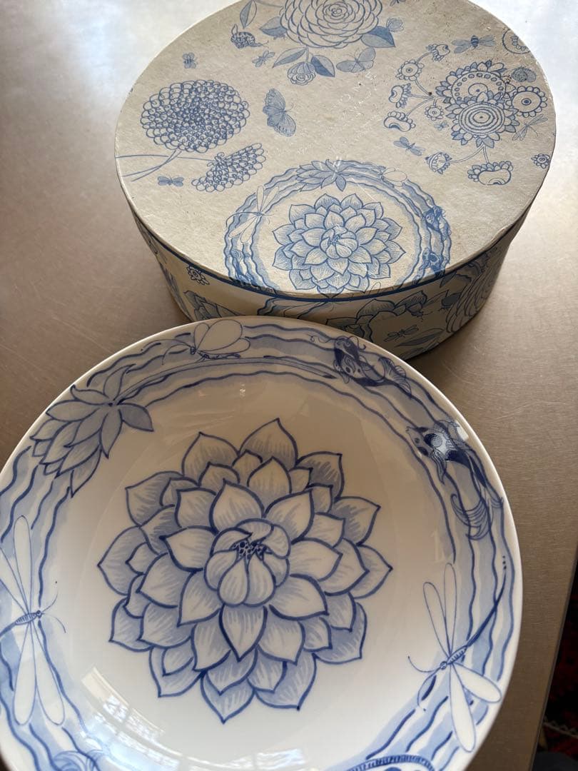 ZARA  青い蓮の花模様の陶器皿　4枚セット