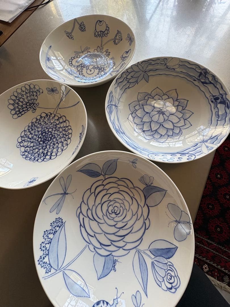 ZARA  青い蓮の花模様の陶器皿　4枚セット