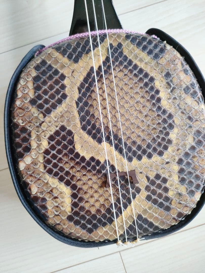 三線(両面蛇皮）　ケース付き