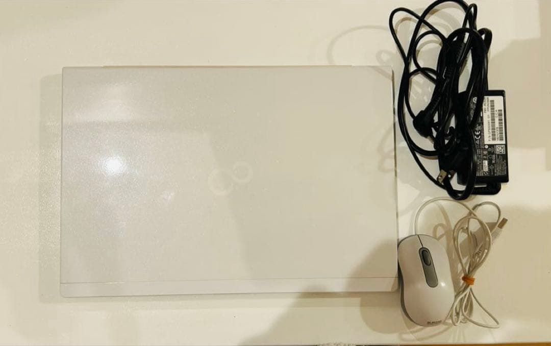 【富士通】FUJITSU LIFEBOOK UH90/B3ホワイト マウス付き