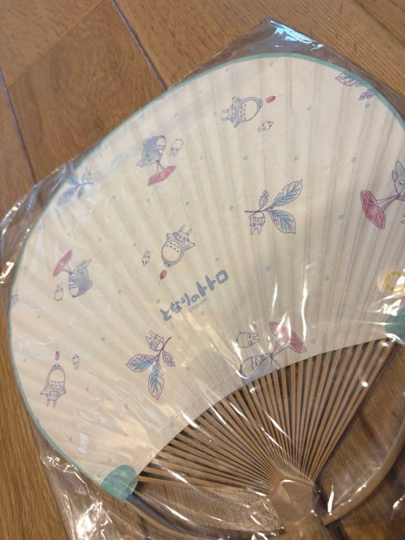 レア　新品未開封　ジブリ　うちわ　となりのトトロ　トトロ　メイちゃん　竹製