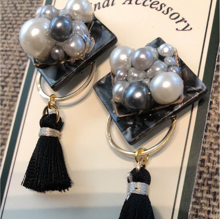 ハンドメイド*パール盛り盛り ミニタッセル クリップ イヤーカフ
