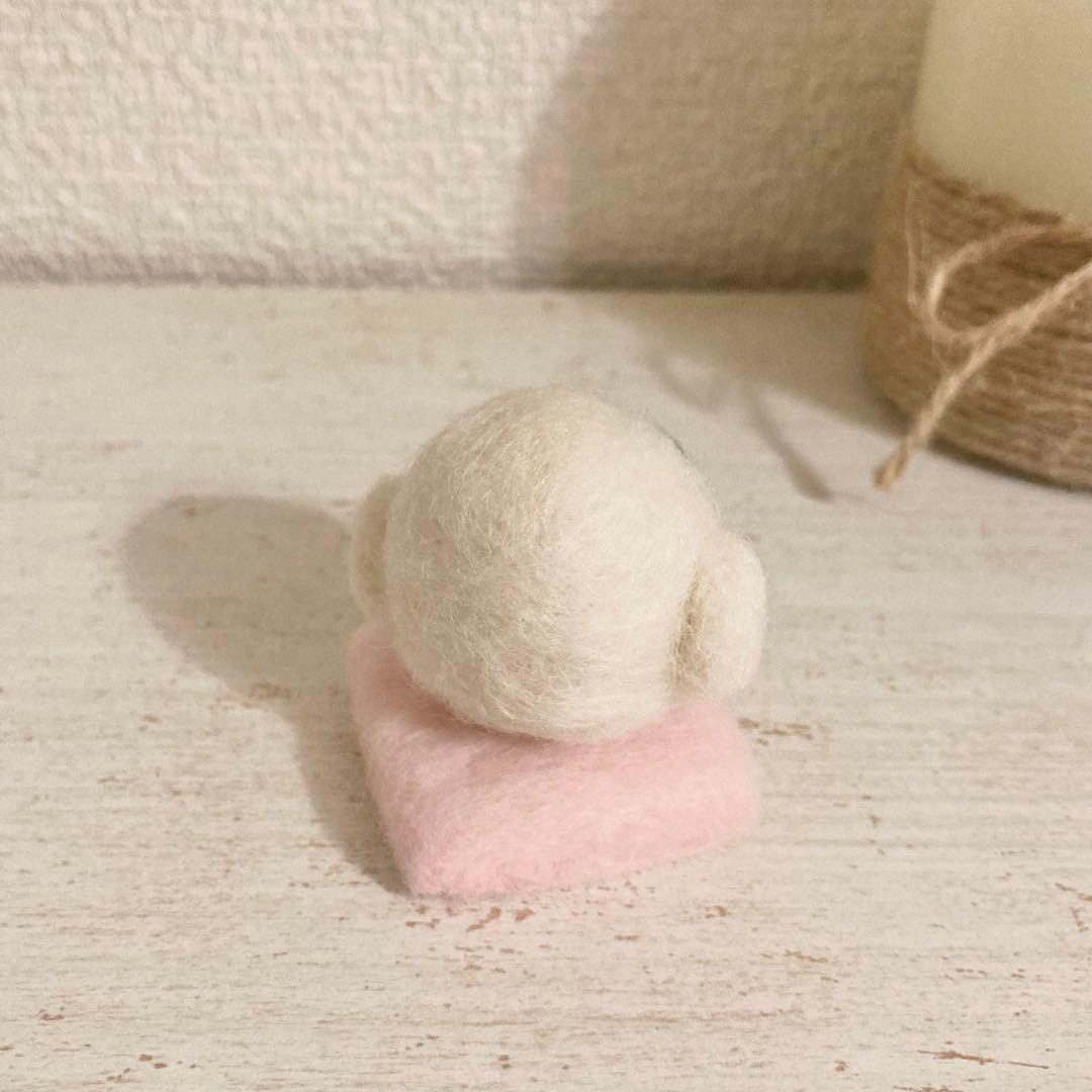 ラッキーモチーフ！小さな白ふくろうさん　羊毛フェルト