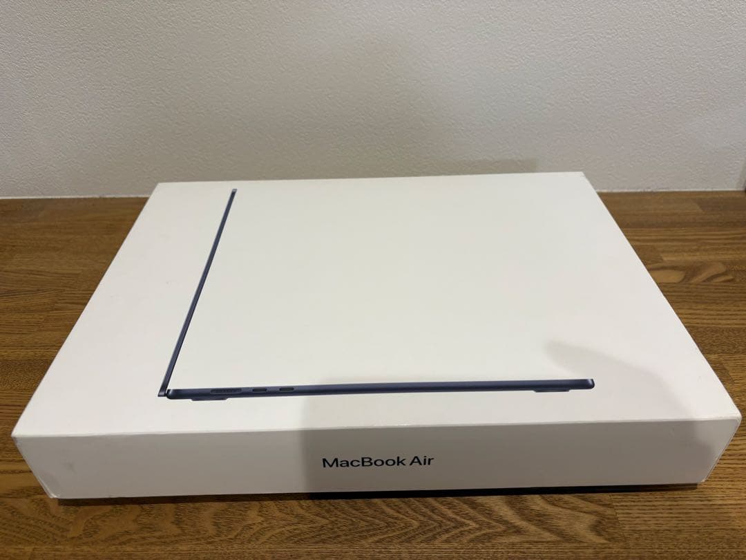 MacBook Air 15インチ M4 16GB 256GB