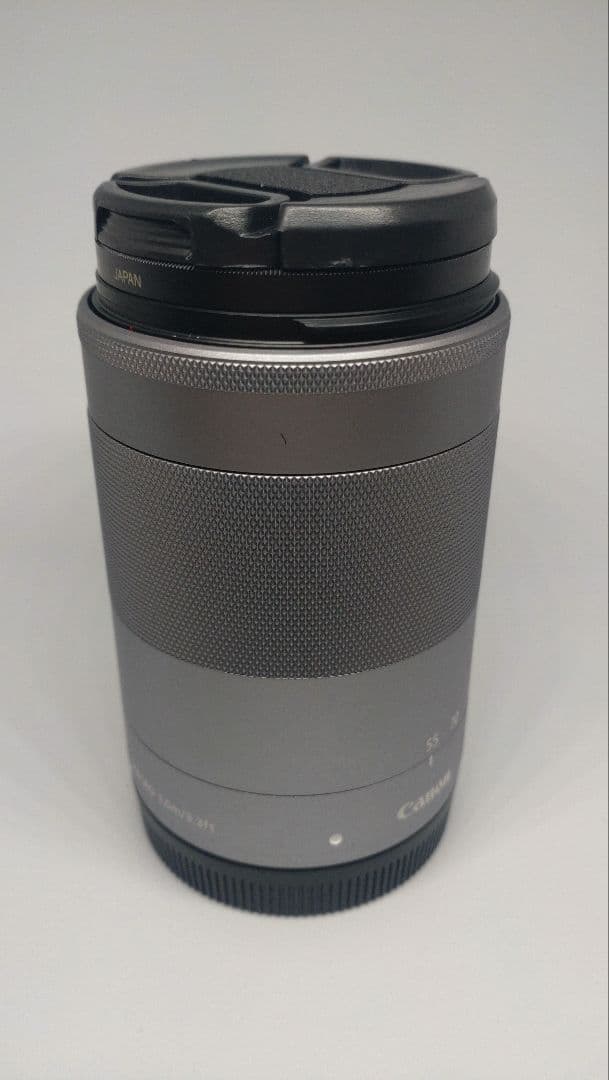 Canon EF-M 55-200mm ズームレンズ　フード、保護フィルター付。