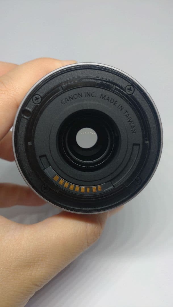 Canon EF-M 55-200mm ズームレンズ　フード、保護フィルター付。