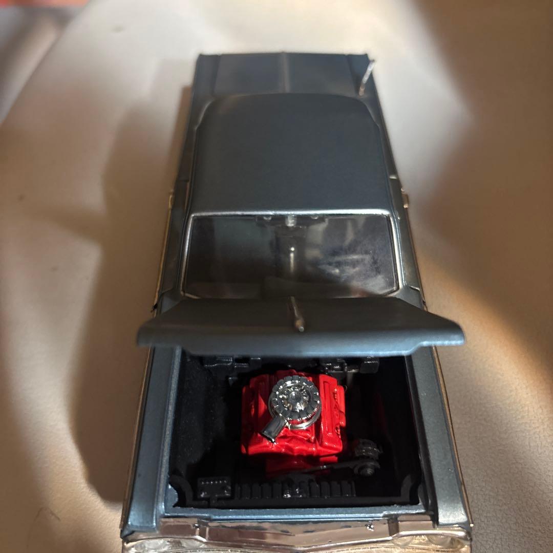 グレー ミニカー 赤色エンジン