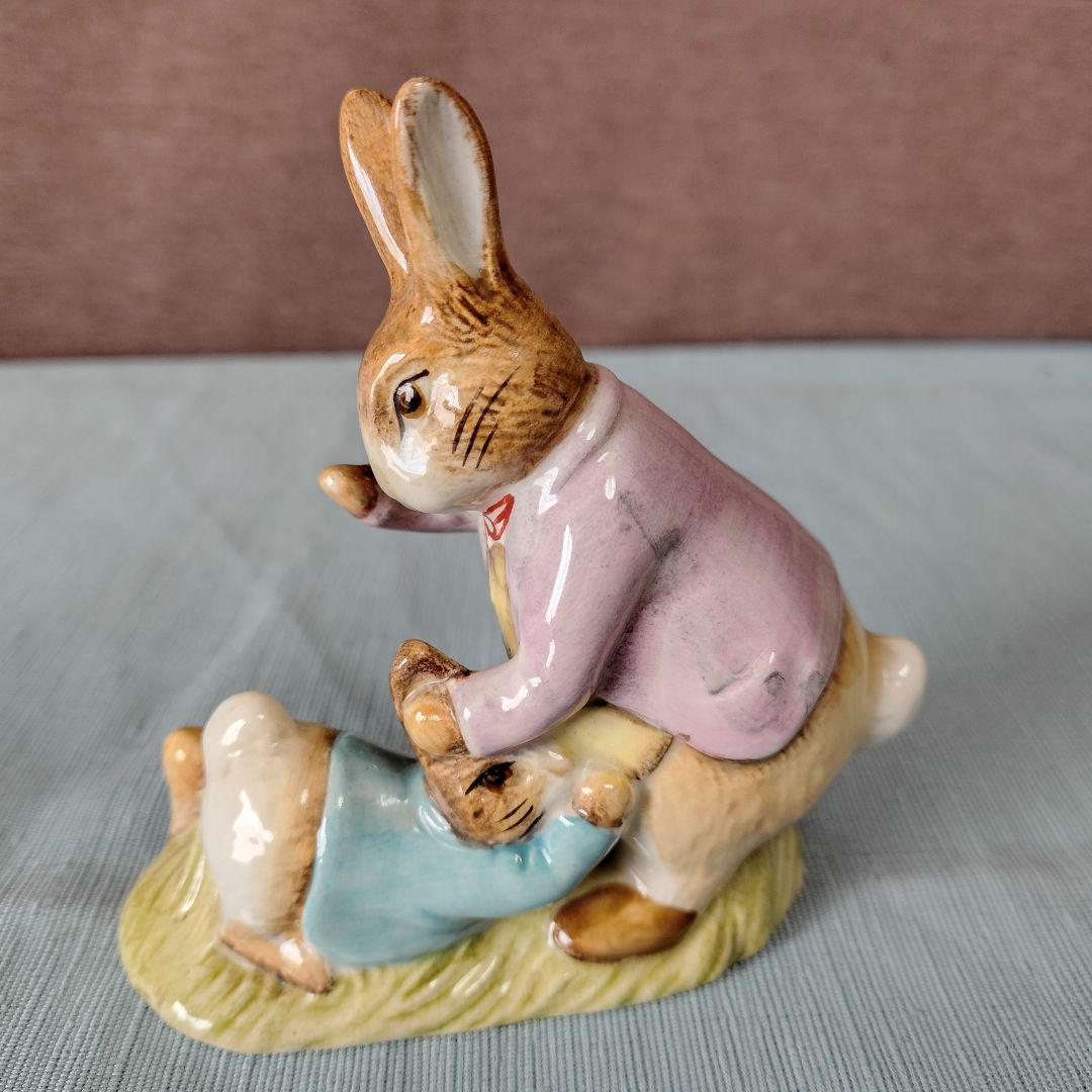 イギリス陶器老舗製 セラミックフィギュリン/ ピーターラビット2個組み合わせ品
