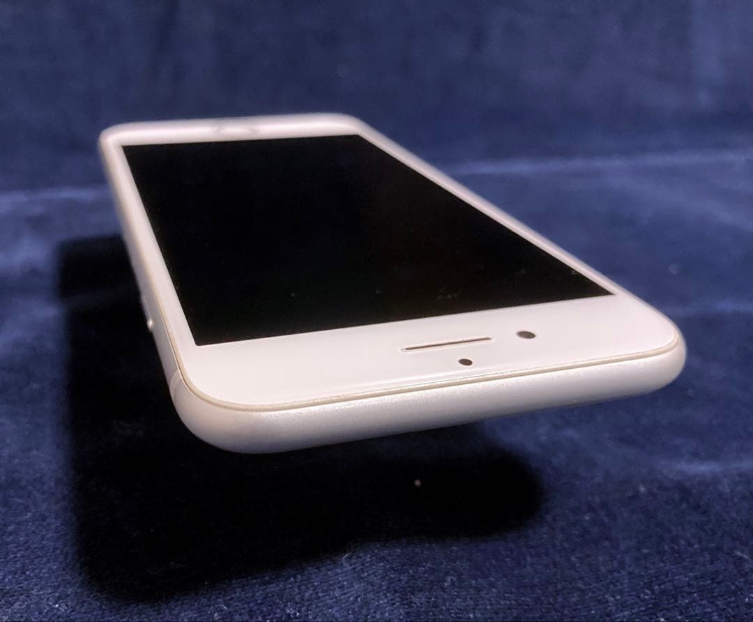 iPhone7 Silver 32GB SIMフリーMARVEL iFace付