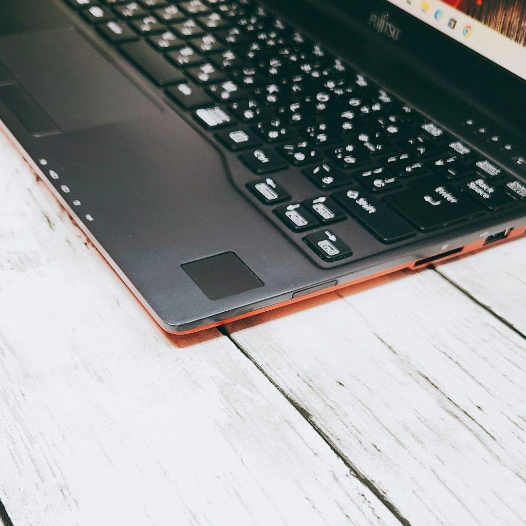 普段使いに♪富士通 FMV コンパクト ノートパソコン 薄型軽量 SSD カメラ