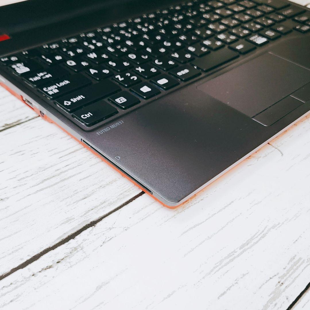 普段使いに♪富士通 FMV コンパクト ノートパソコン 薄型軽量 SSD カメラ