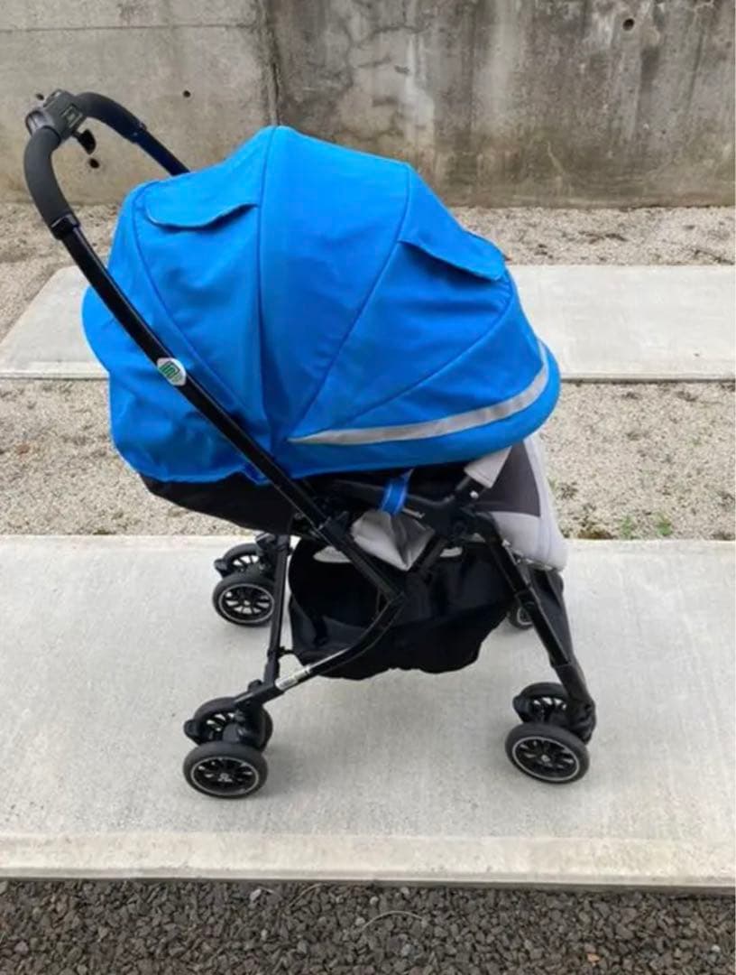 コンビ ホワイトレーベル メチャカル ハンディ オート4キャス