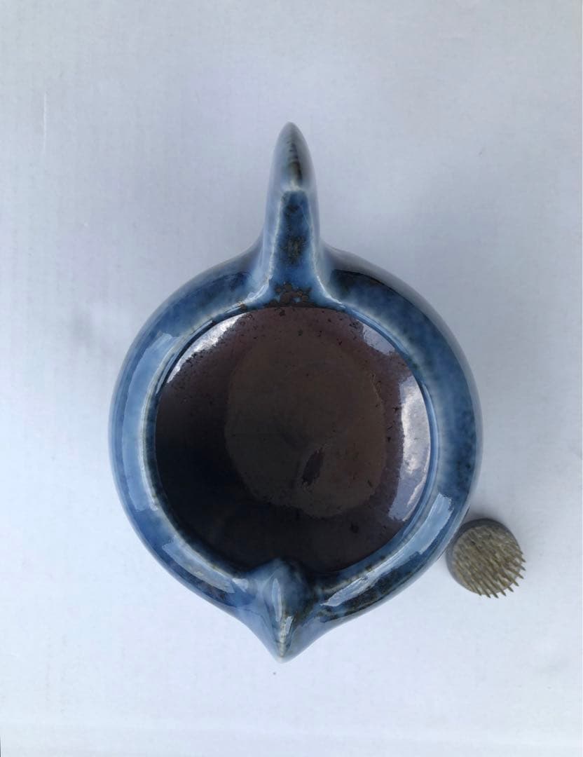 2. 廣内俊之作　呉須卓上花器　1基