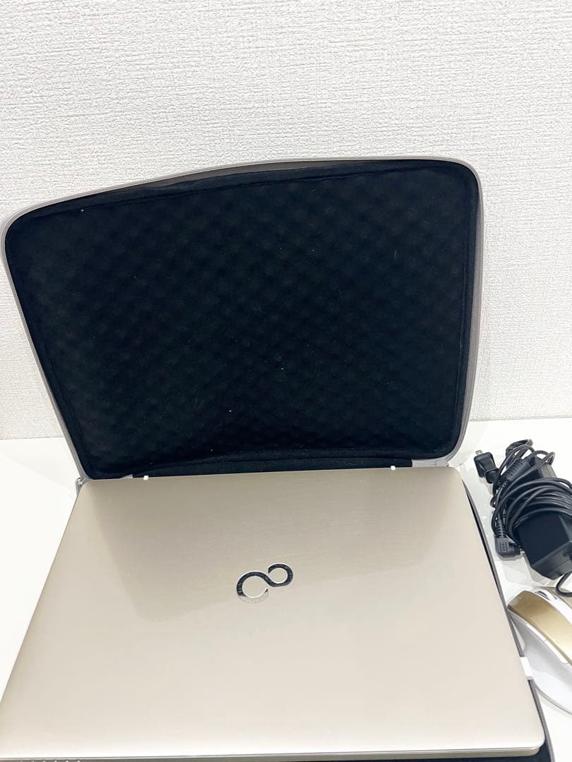 富士通パソコン、ケース、充電コード、マウス付き
