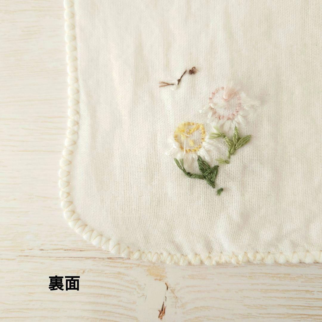 手刺繍入ちっちゃな ガーゼハンカチ【ぷっくりお花】