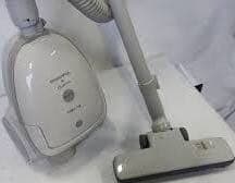東芝 2013年 軽量 紙パック式掃除機 VC-FK1 白灰色