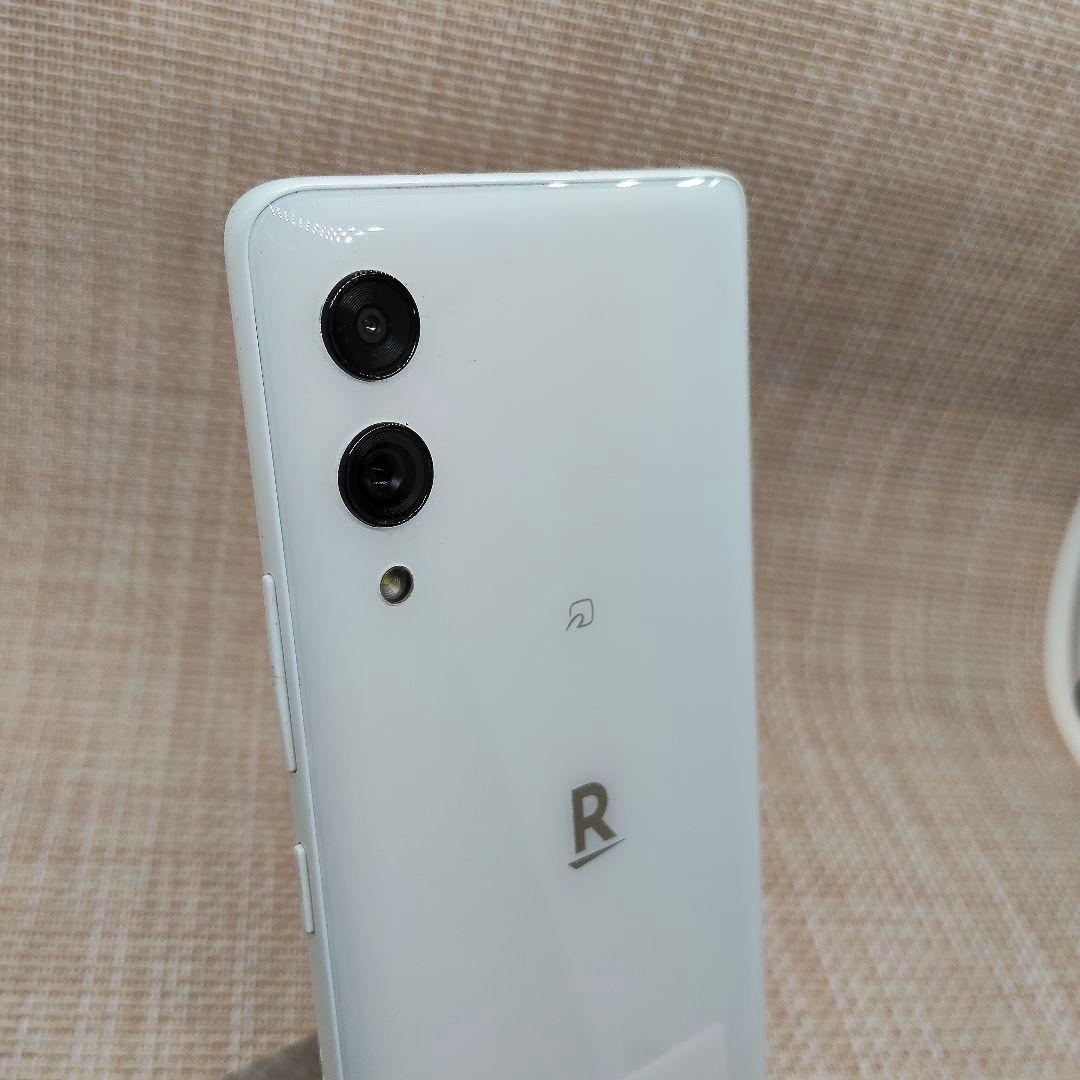 ④Rakuten Hand 5G P780 ホワイト　128GB SIMフリー