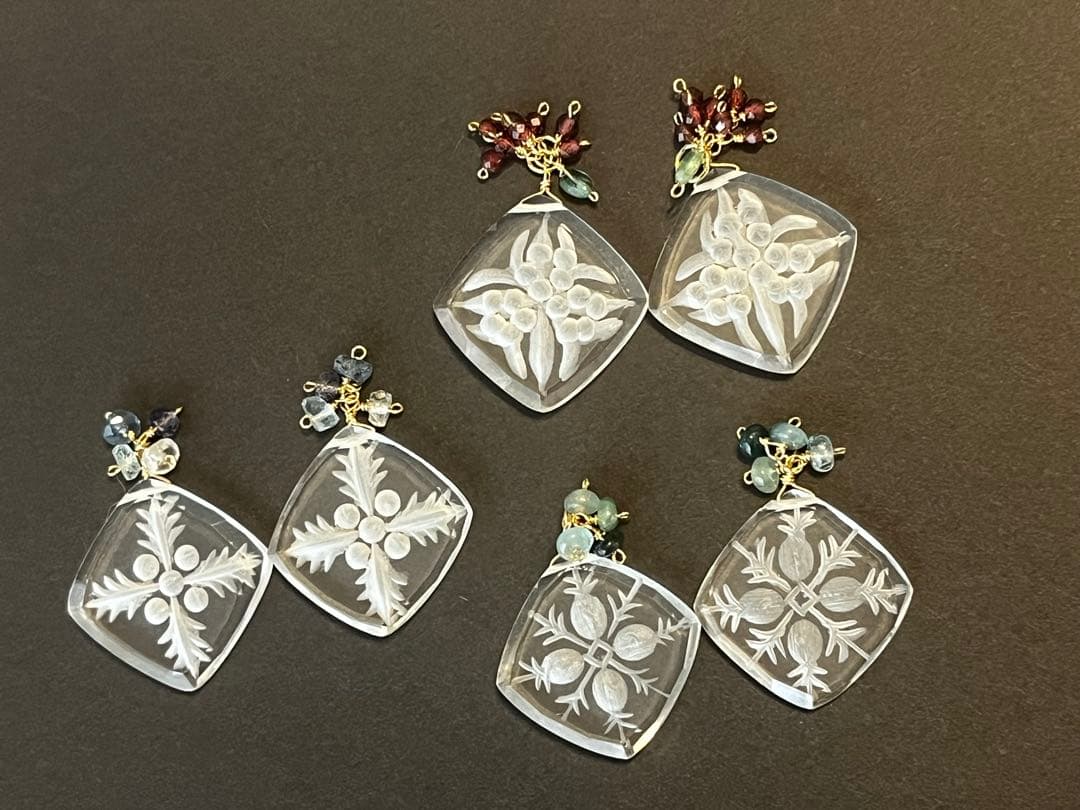 SALE② 最高品質のバックカービング水晶ハワイアンキルトピアス