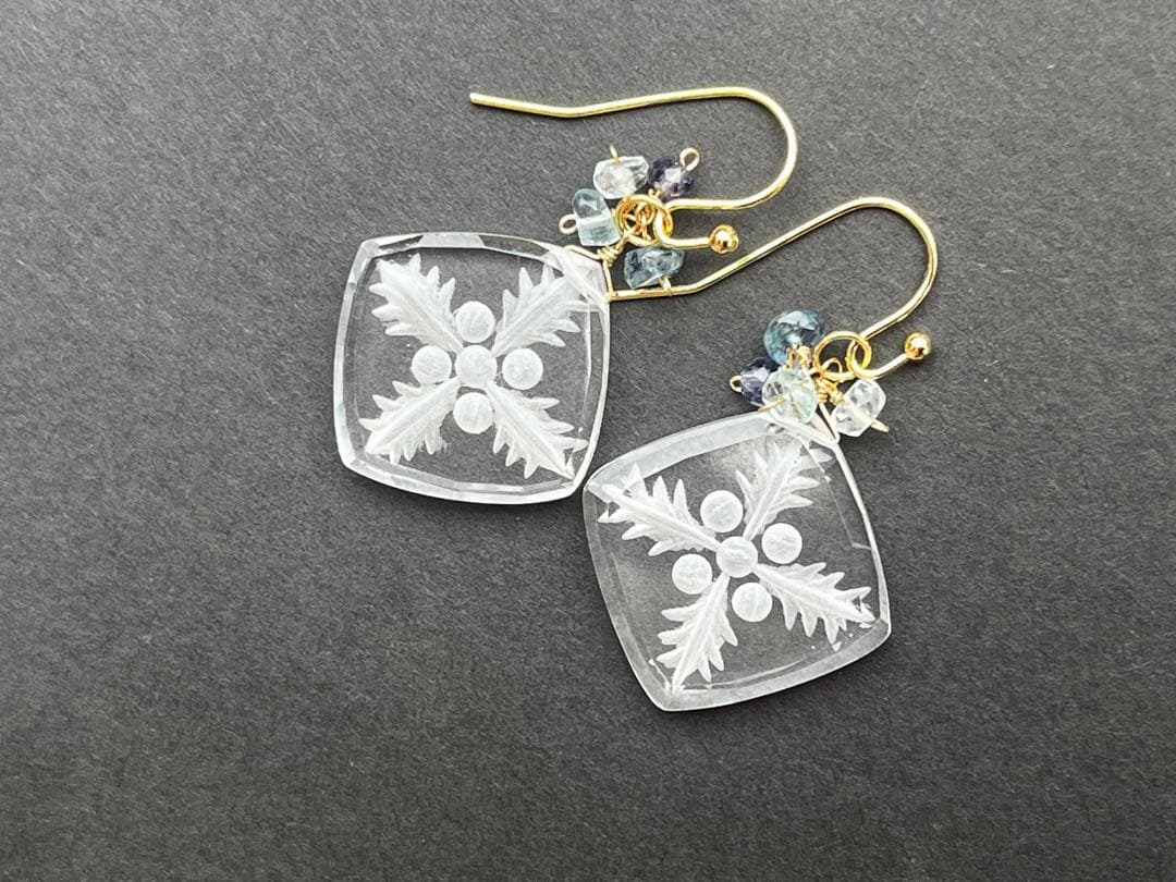 SALE② 最高品質のバックカービング水晶ハワイアンキルトピアス